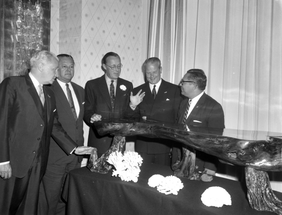 Prins Bernhard , ere-voorzitter Industriele Advocatenraad Suriname en Nederlands, Bestanddeelnr 914-0435