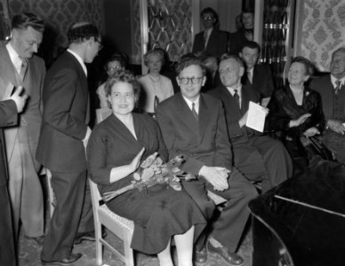 Prijsuitreiking Schaken Kandidatentoernooi Winnaar Smyslov ( Jr Van Steenis ), Bestanddeelnr 907-7318