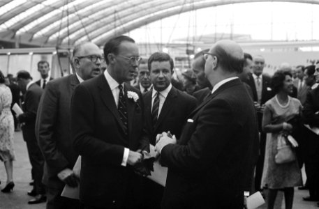 Prins Bernhard bezocht herenmodebeurs in het RAI-gebouw, Bestanddeelnr 914-2617