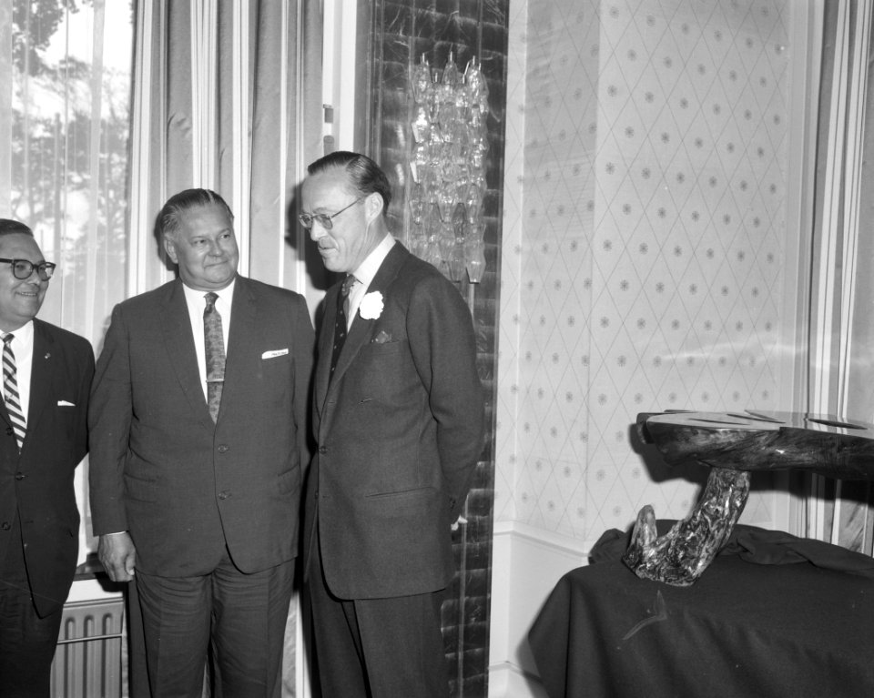 Prins Bernhard , ere-voorzitter Industriele Advocatenraad Suriname en Nederlands, Bestanddeelnr 914-0439