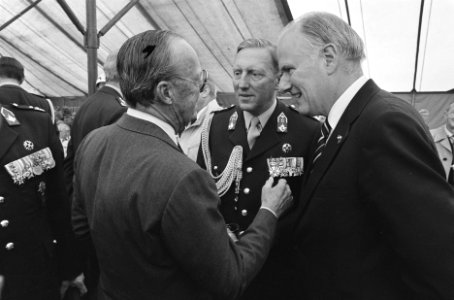 Prins Bernhard bij reunie tgv 40 jarig bestaan eerste Divisie 7 december vl, Bestanddeelnr 933-7439