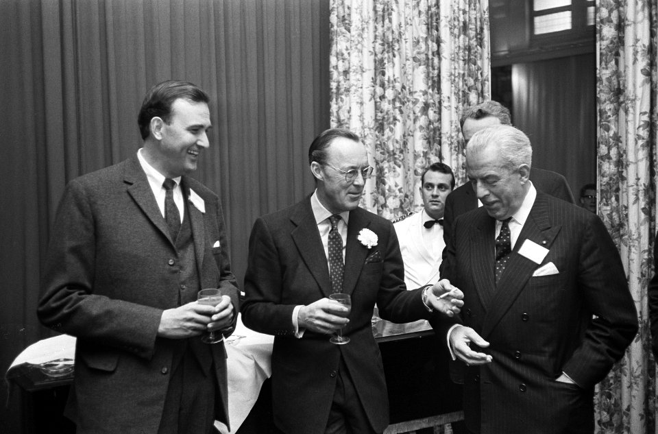 Prins Bernhard aan Amerikaanse lunch in Kurhaus te Scheveningen, de Prins in ges, Bestanddeelnr 917-3493