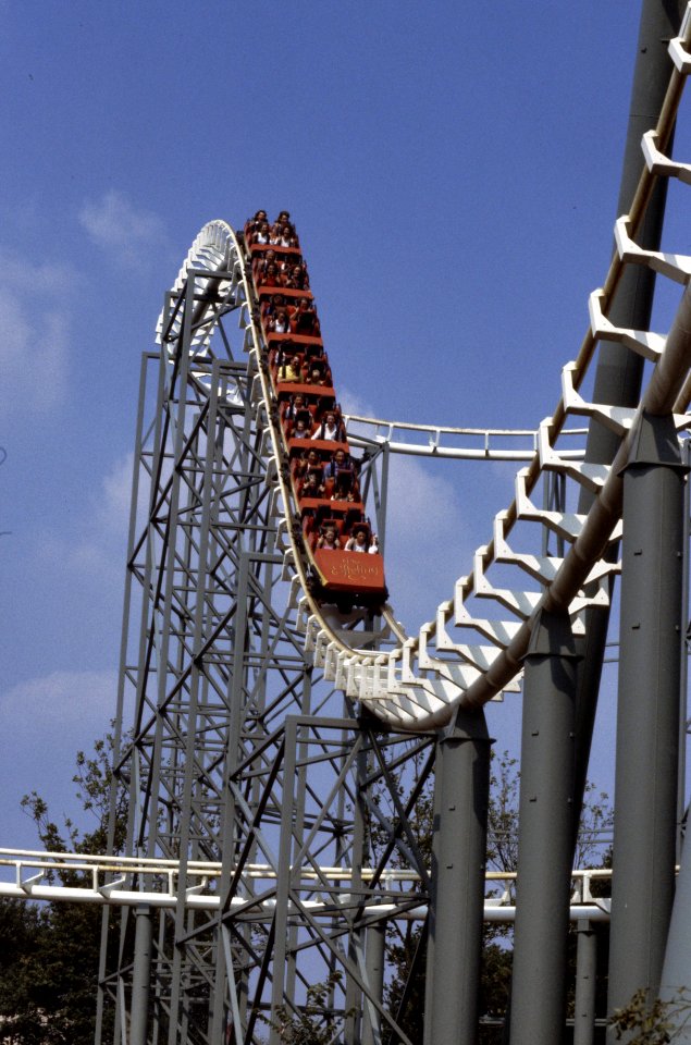 Pretpark de Efteling (massa toerisme) pijtkar ( 8 baan met loopings), Bestanddeelnr 253-8753