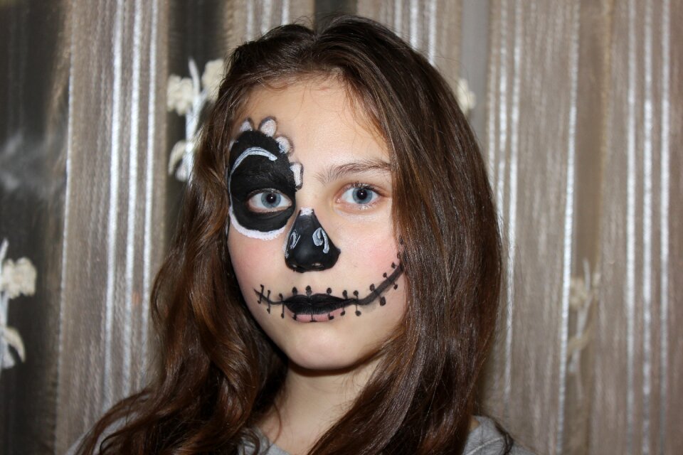 Hellouin girl makeup