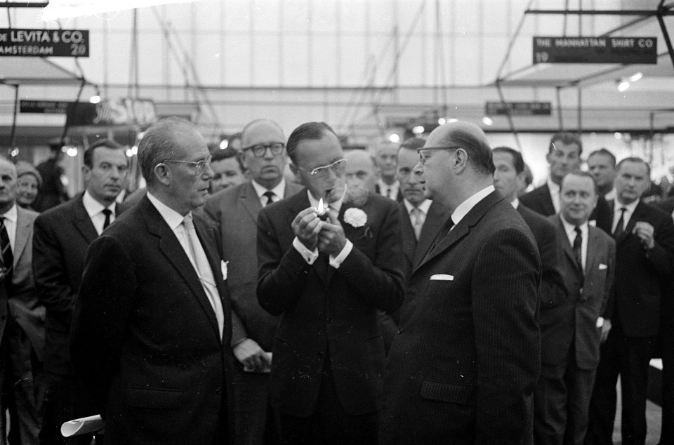 Prins Bernhard bezocht herenmodebeurs in het RAI-gebouw, Bestanddeelnr 914-2616
