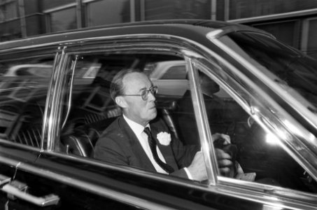 Prins Bernhard bezocht kleinzoon en Beatrix, Bestanddeelnr 920-2781