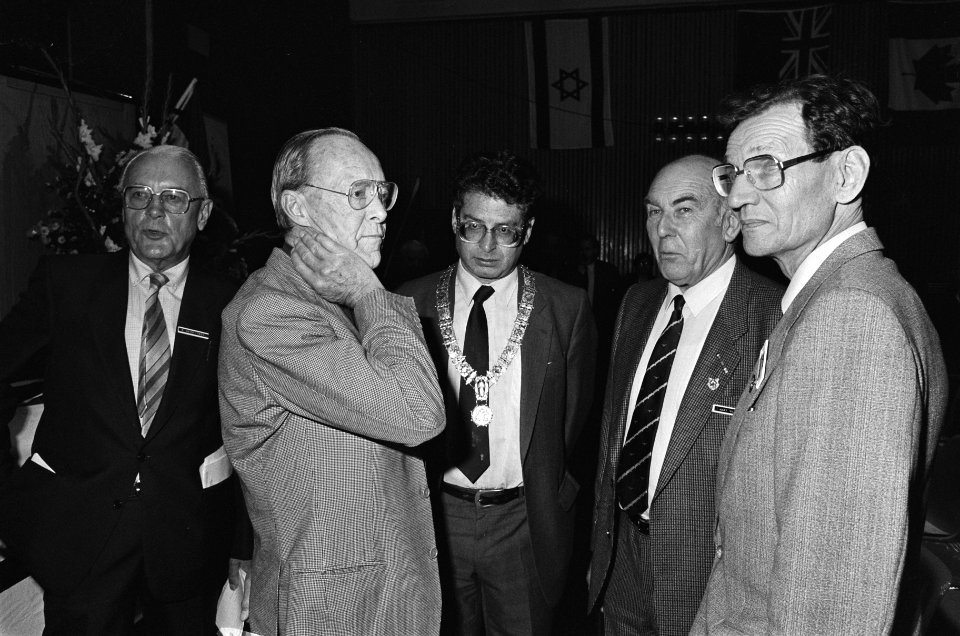 Prins Bernhard bij viering 20 jaar Kontaktgroep verzetsgepensioneerden 40-45 in , Bestanddeelnr 933-4506