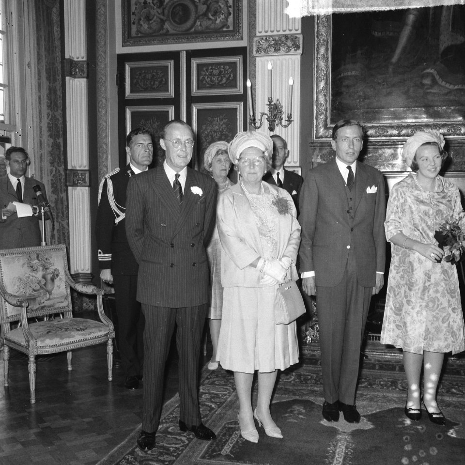 Prins Bernhard, koningin Juliana, Claus von Amsberg en prinses Beatrix, Bestanddeelnr 917-9183
