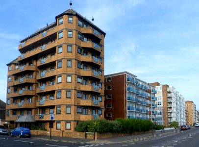 Prince of Wales Court, Langdale Gardens, Hove (August 2013) (2)