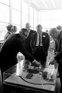 Prins Bernhard bracht bezoek aan de Technische Hogeschool te Eindhoven, de Prins, Bestanddeelnr 916-9054