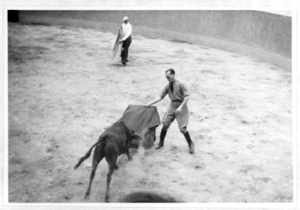 Prins Bernhard aan het stierenvechten in Mexico, Bestanddeelnr 255-7338