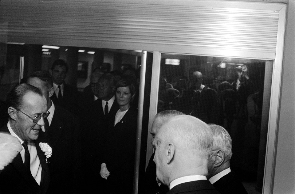 Prins Bernhard bij receptie ter gelegenheid van 50-jarig bestaan KLM Congresgebo, Bestanddeelnr 922-8467