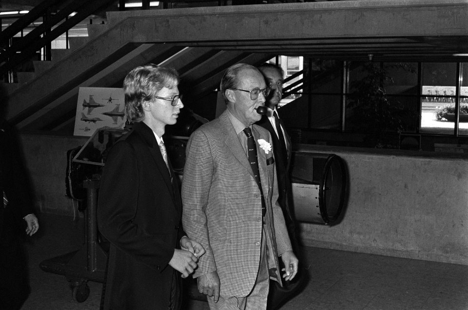 Prins Bernhard bij symposium Luchtvaart en Nederland in Technische Hogeschool , Bestanddeelnr 928-1608