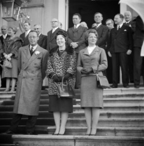 Prins Bernhard , Prinses Beatrix en Prinses Irene op het bordes, Bestanddeelnr 912-1840