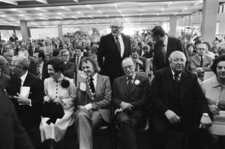 Prins Bernhard aanwezig bij opening nieuw bedrijf van Agam-Amsterdam in Amsterda, Bestanddeelnr 930-0207
