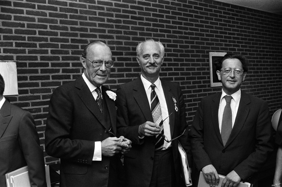 Prins Bernhard, prof. Klaassen en minister Pais, Bestanddeelnr 930-4241