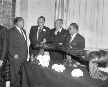 Prins Bernhard , ere-voorzitter Industriele Advocatenraad Suriname en Nederlands, Bestanddeelnr 914-0440