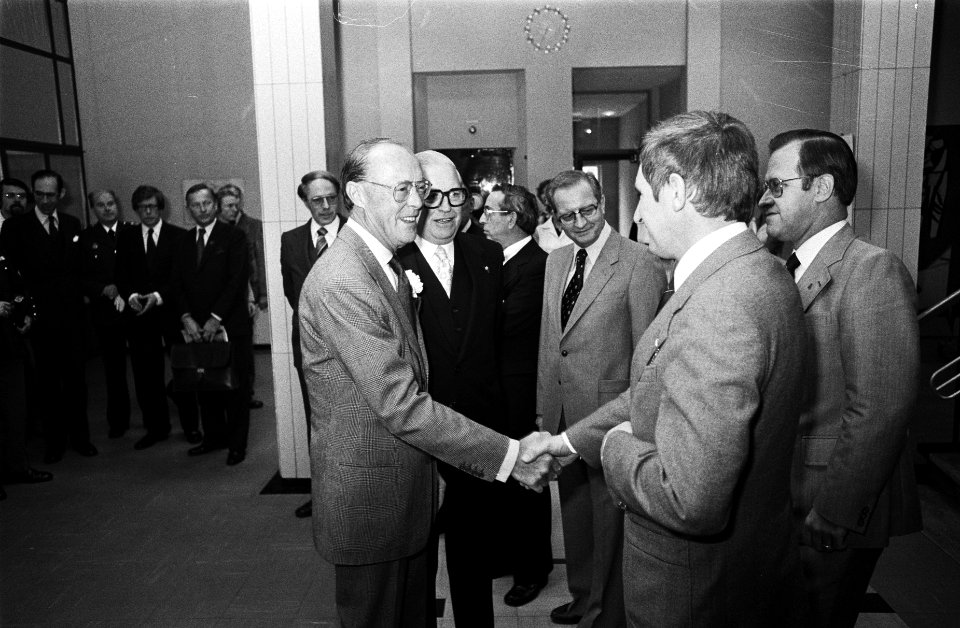 Prins Bernhard bezoekt gewest Twente bezoek aan gewestkantoor Twente, Bestanddeelnr 929-9727