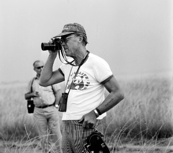 Prins Bernhard brengt bezoek aan Nationaal Park Virunga Zaire, Bernhard, in trui, Bestanddeelnr 926-6130
