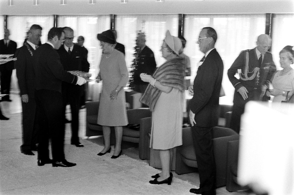 President Heinemann , koningin Juliana en prins Bernhard in het Congresgebouw De, Bestanddeelnr 923-0207