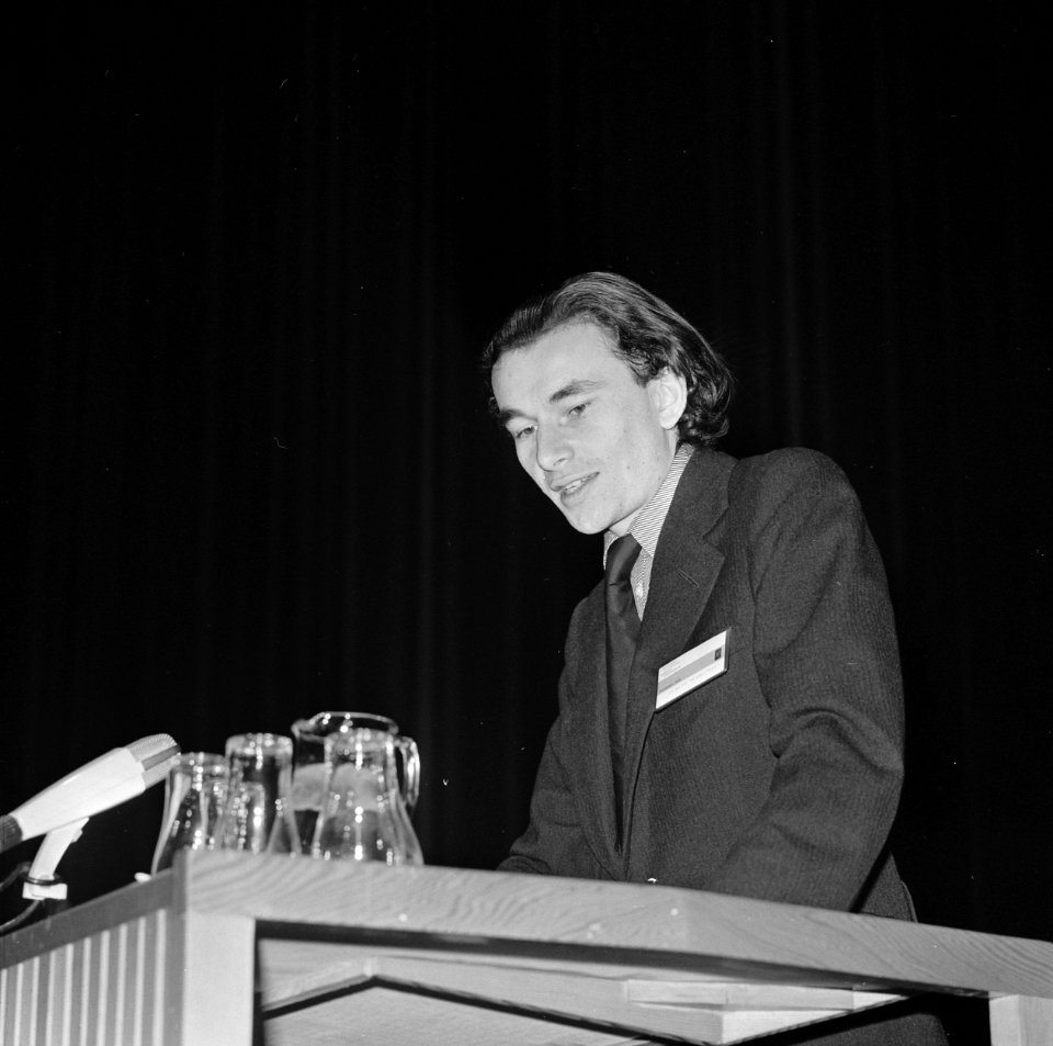 Prins Bernhard bij opening congres Royal Chartered Surveyors in RAI-congrescentr, Bestanddeelnr 926-5390