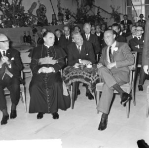 Prins Bernhard bezoek gebracht aan het Bankiershuis Lentjes en Drossaerts in Den, Bestanddeelnr 916-5013
