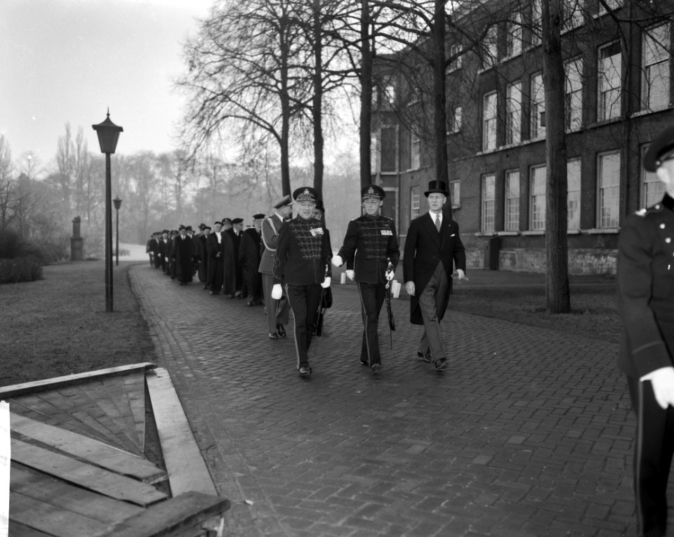 Prins Bernhard bij installatie Koninklijke Militaire Academie te Breda Vertrek , Bestanddeelnr 913-2214