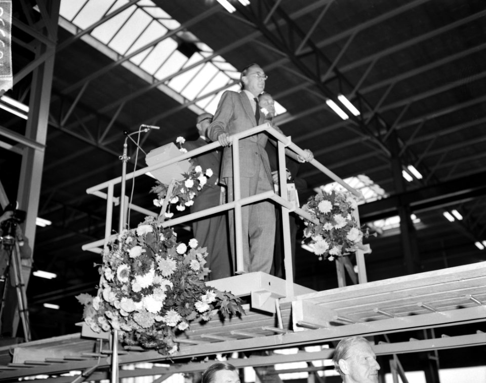 Prins Bernhard opende te Zaandam nieuwe fabriek Indeco Coignet NV , de Prins b, Bestanddeelnr 916-9358