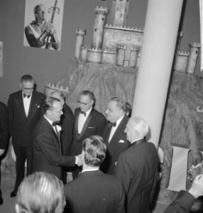 Prins Bernhard bij premiere El Cid te Rotterdam In de Corso Cinema, Bestanddeelnr 913-2910