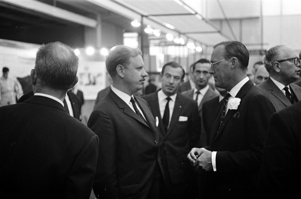 Prins Bernhard bezocht herenmodebeurs in het RAI-gebouw, Bestanddeelnr 914-2619