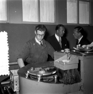 Prins Bernhard en Prins Bertil (Zweden) openen SKF fabriek Veenendaal, Bestanddeelnr 906-5129