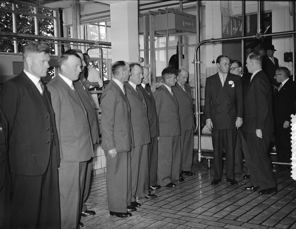 Prins Bernhard bezoekt industriegebied Etten Leur , Coop. Zuivelfabriek De Hoop, Bestanddeelnr 907-3668