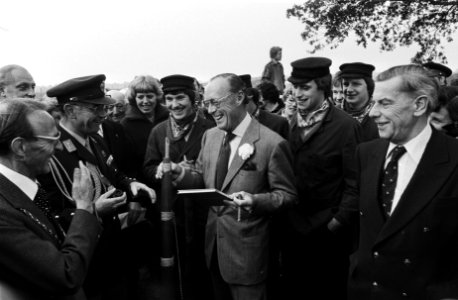 Prins Bernhard bezoekt gewest Twente bezoek aan Geesteren (gemeente Tubbergen)., Bestanddeelnr 929-9724