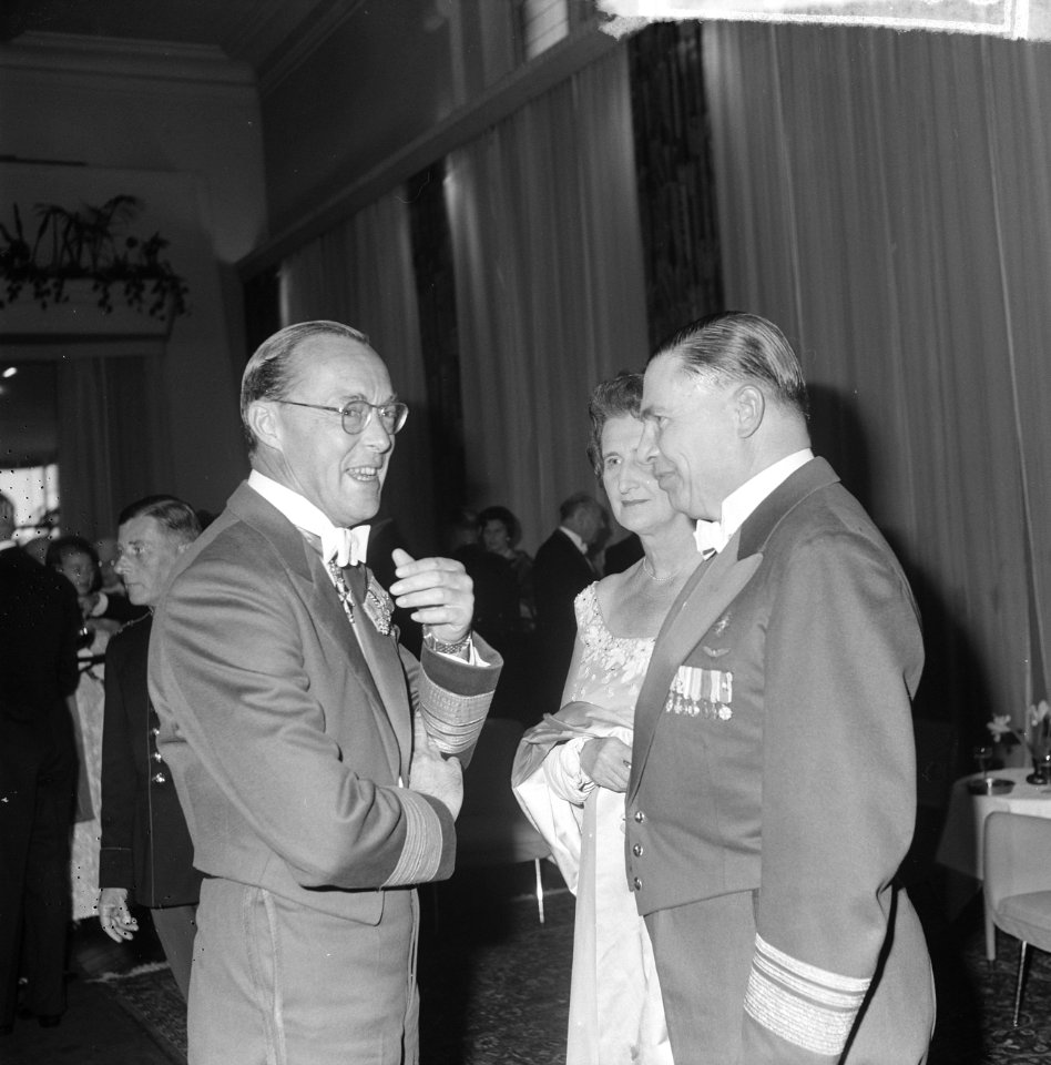 Prins Bernhard, koningin Juliana en , Bestanddeelnr 915-2808