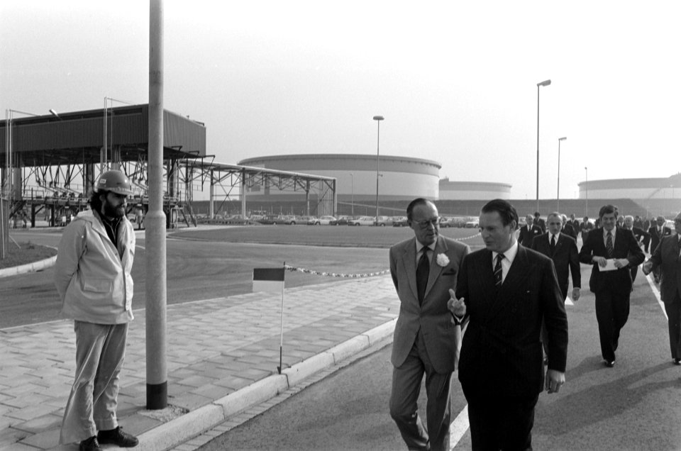 Prins Bernhard opent in Borsele (Zeeland) nieuwe vestiging van Total Prins Bern, Bestanddeelnr 927-5231