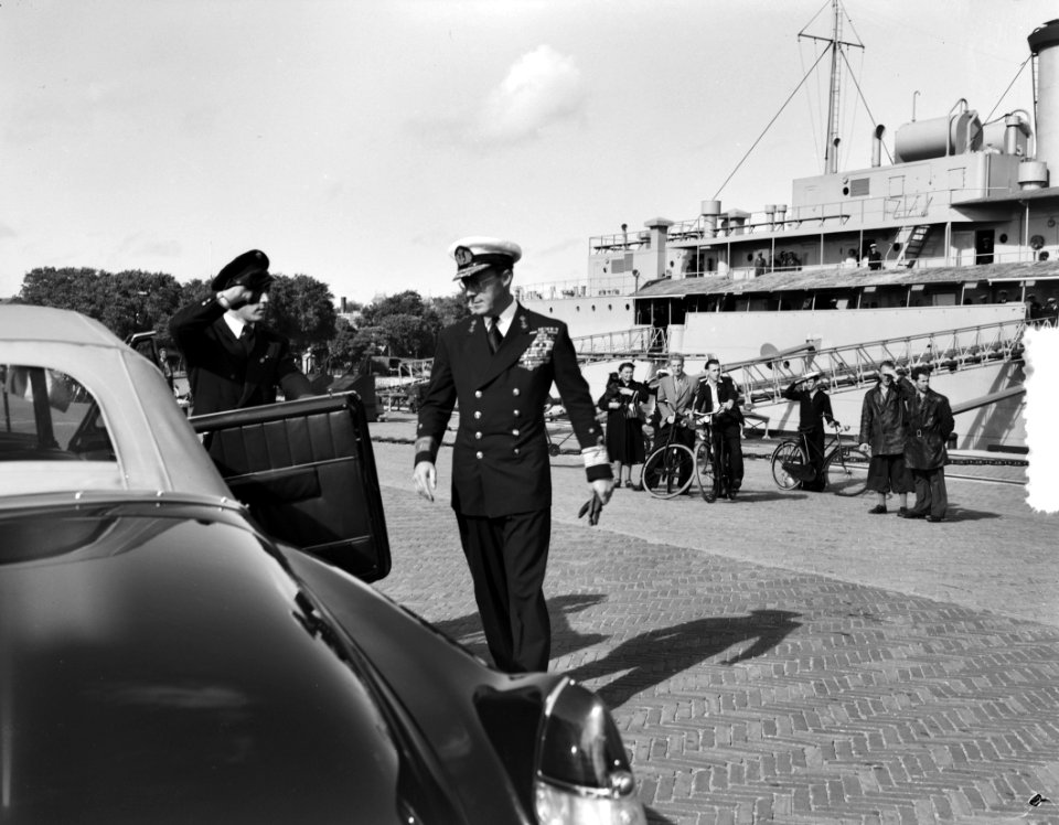 Prins Bernhard in Den Helder opleiding koopvaardijker bij havenwerken, Bestanddeelnr 904-7655