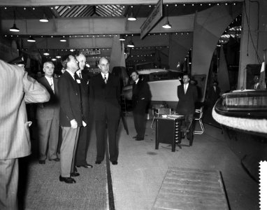Prins Bernhard bezoekt Hiswa te Amsterdam, v.l.n.r. G. de Vries , Lentsch jr. , Bestanddeelnr 911-0994