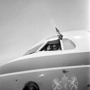 Prins Bernhard in Zaire (voorheen Belgisch Congo), aankomst op vliegveld, Bernha, Bestanddeelnr 926-6044