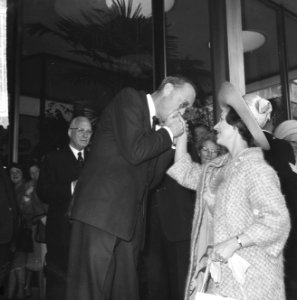 Prins Bernhard bij lunch Amsterdamse Kamer van Koophandel , Prins Bernhard ontva, Bestanddeelnr 917-7837