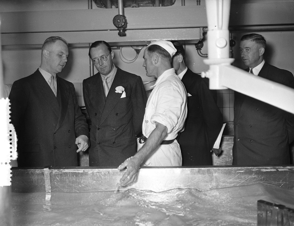 Prins Bernhard bezoekt industriegebied Etten Leur , Coop. Zuivelfabriek De Hoop, Bestanddeelnr 907-3671