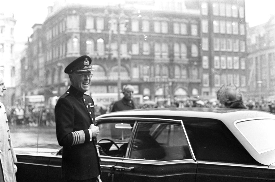 Prins Bernhard arriveert, Bestanddeelnr 920-9611