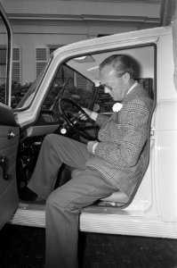 Prins Bernhard in de auto, Bestanddeelnr 924-6548