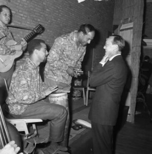 Prins Bernhard opende Surinametentoonstelling Mamio in Zwolle Prins Bernhard en, Bestanddeelnr 915-2815