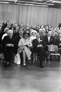 Prins Bernhard opent AEG gebouw in Amsterdam Slotervaart, Bestanddeelnr 922-4639