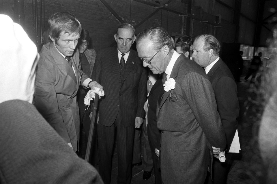 Prins Bernhard en prins Bert van Zweden tijdens rondleiding, Bestanddeelnr 925-5428