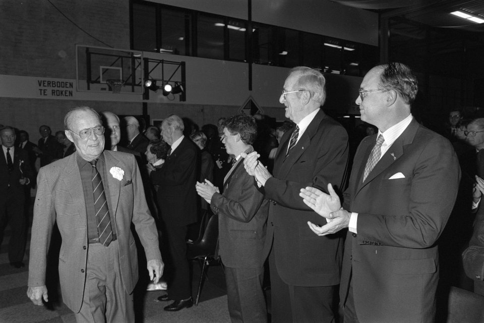 Prins Bernhard bij jubileumdag Nijenrode (40 jaar) Prins Bernhard bij aankomst,, Bestanddeelnr 933-8194