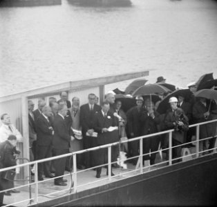 Prins Bernhard opende het nieuwe 150.000 tons droogdok bij Wilton-Fijenoord te S, Bestanddeelnr 919-2733