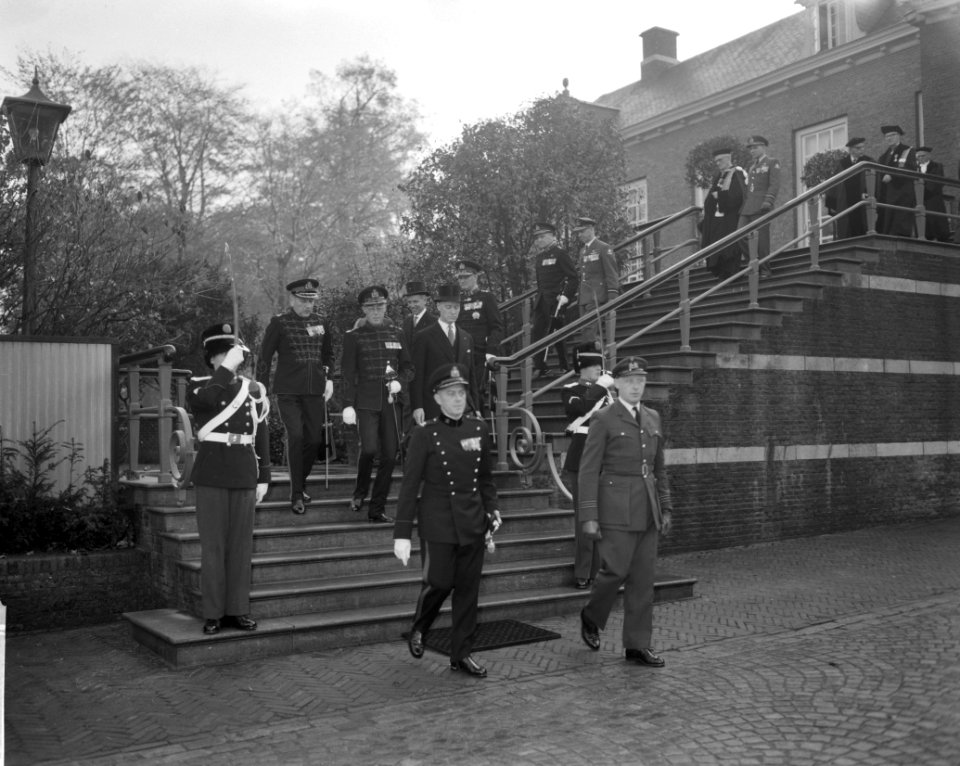 Prins Bernhard bij installatie Koninklijke Militaire Academie te Breda Vertrek , Bestanddeelnr 913-2213