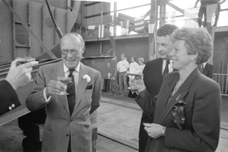 Prins Bernhard en minister Smit Kroes leggen kiel voor driemastschoener De Eend, Bestanddeelnr 934-3148
