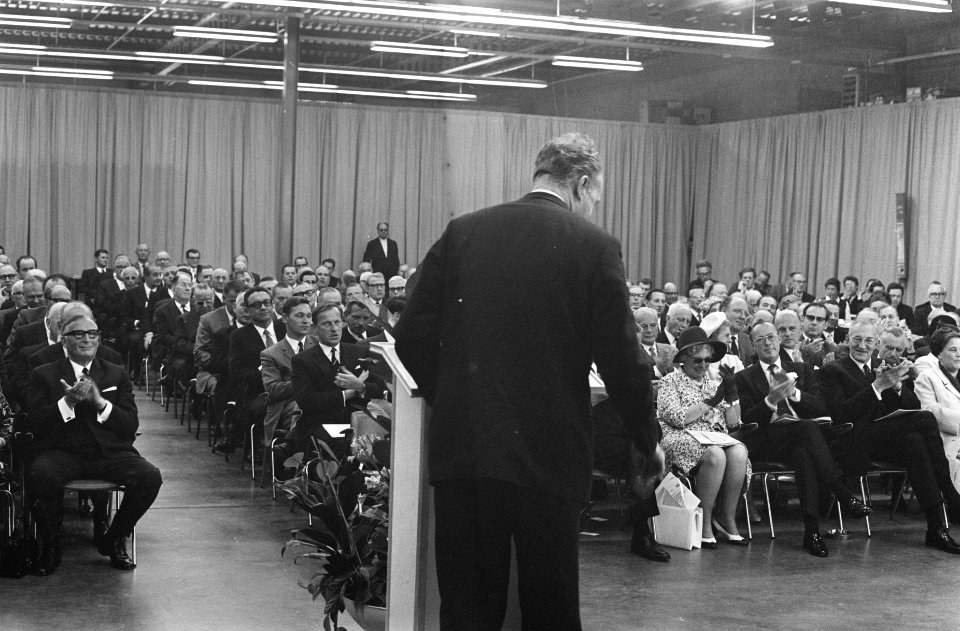 Prins Bernhard opent AEG gebouw in Amsterdam Slotervaart, Bestanddeelnr 922-4644
